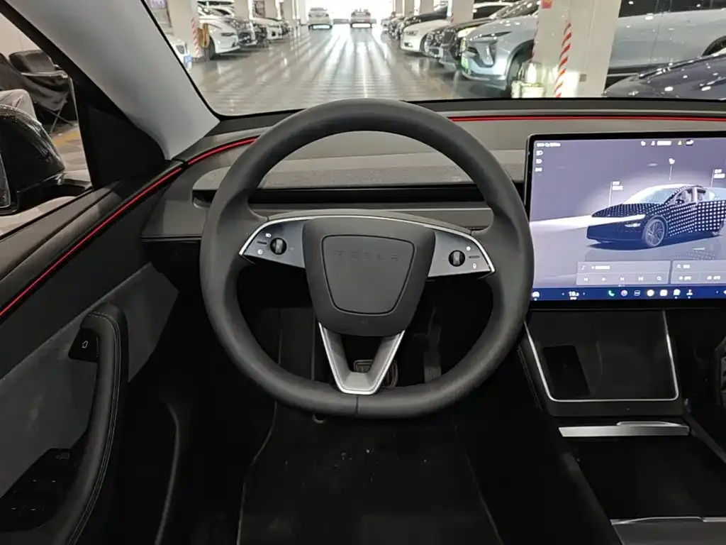 Tesla Model Y — фото 10
