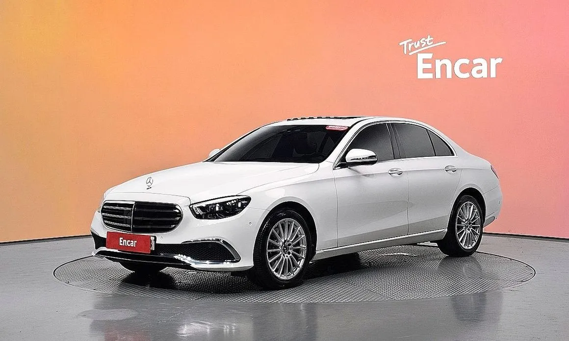 Mercedes-Benz E-Class — фото 1