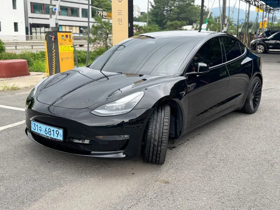Tesla Model 3 — фото 1