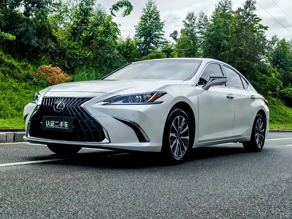Lexus ES — фото 1