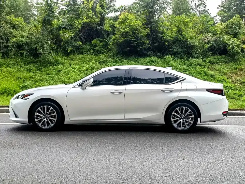 Lexus ES — фото 10