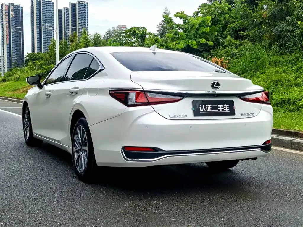 Lexus ES — фото 5
