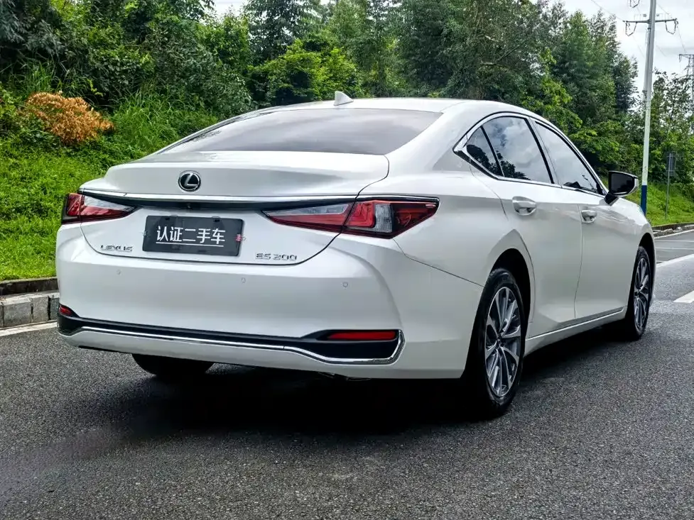 Lexus ES — фото 8