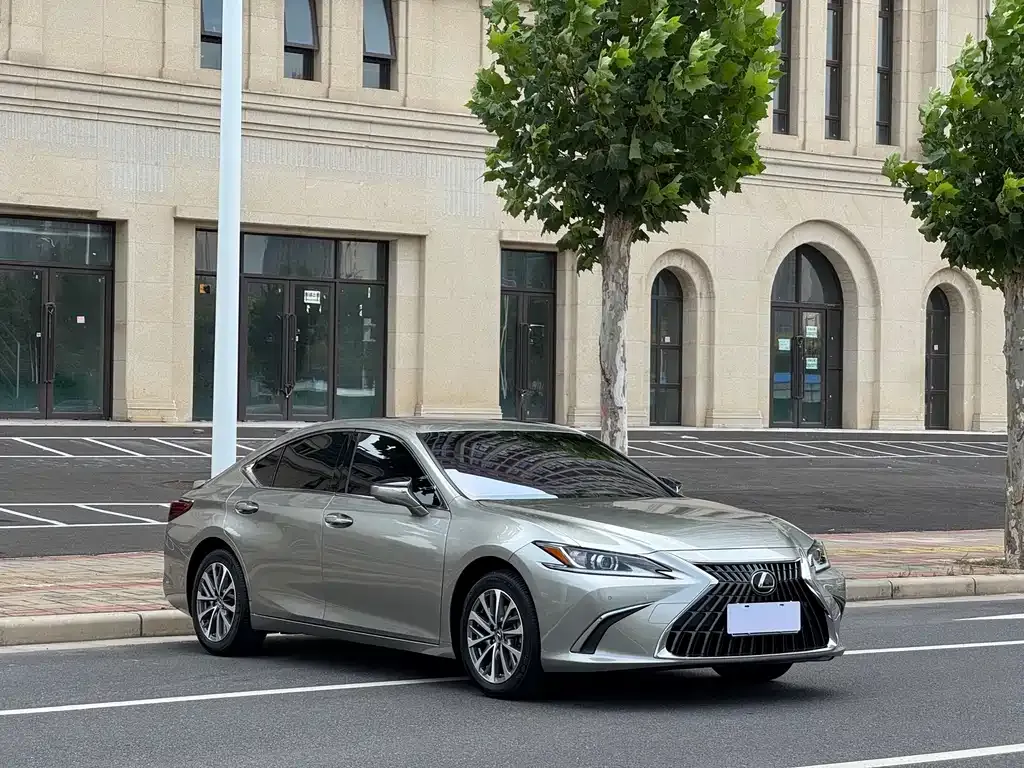 Lexus ES — фото 10