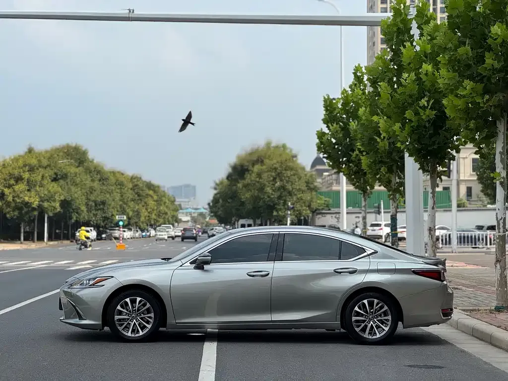 Lexus ES — фото 8