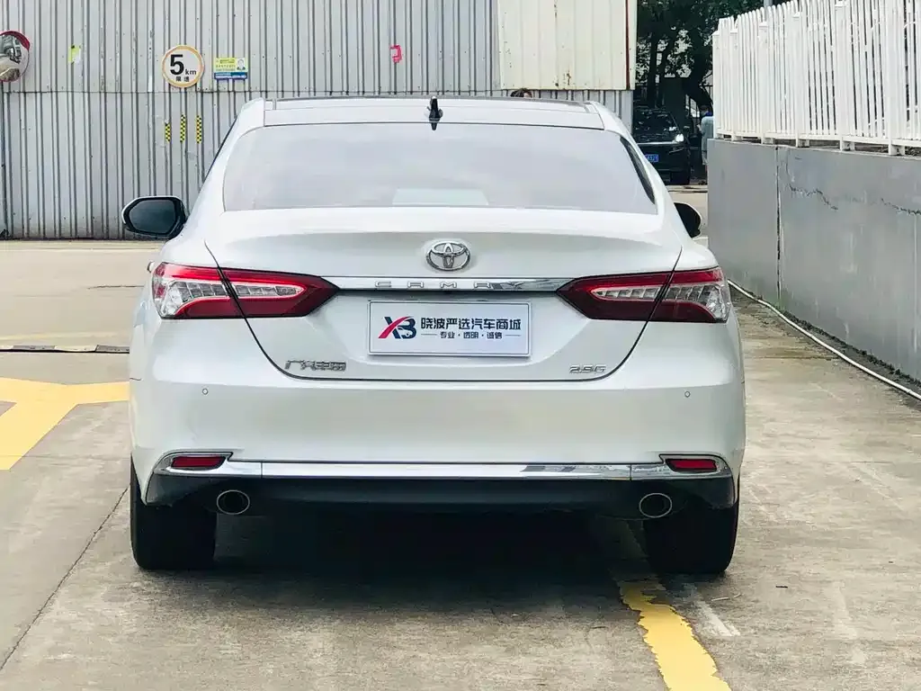 Toyota Camry — фото 5