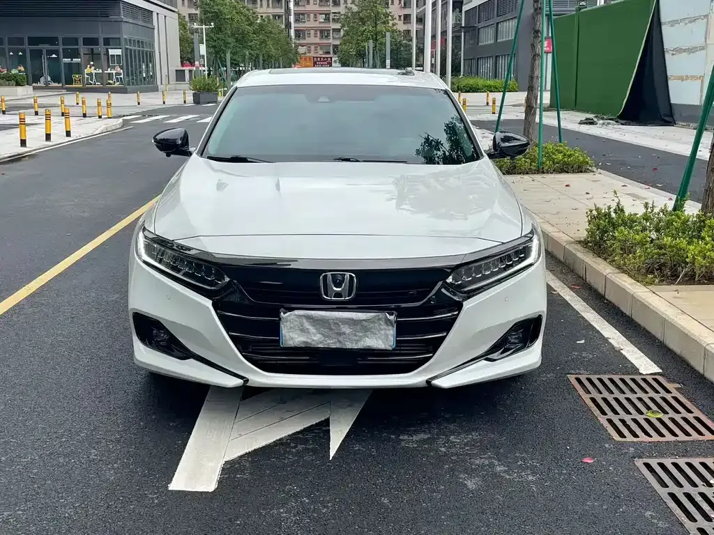 Honda Accord — фото 1