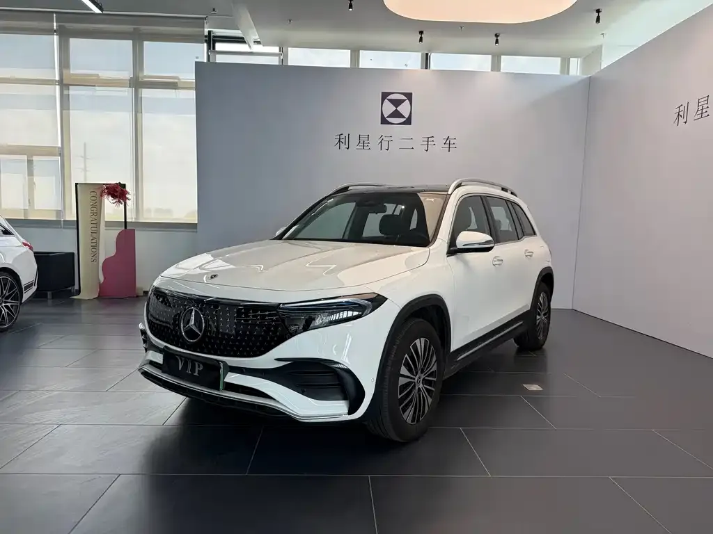 Mercedes-Benz EQB — фото 1