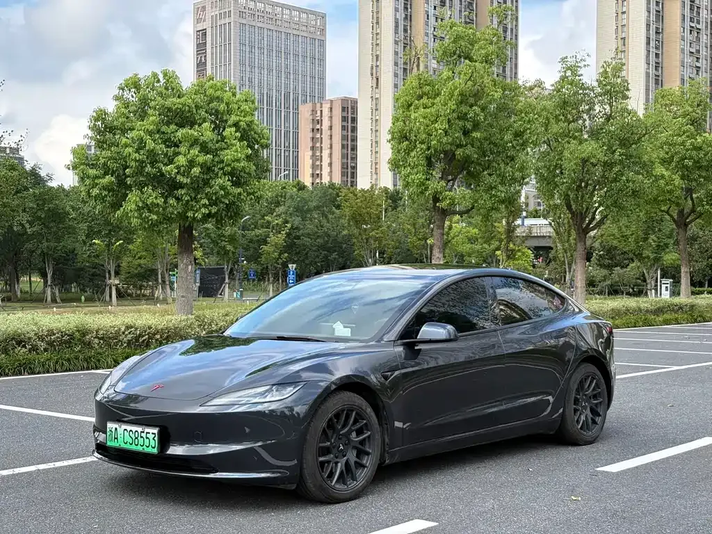 Tesla Model 3 — фото 1