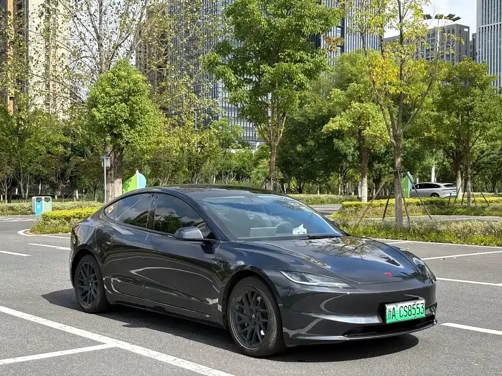 Tesla Model 3 — фото 3