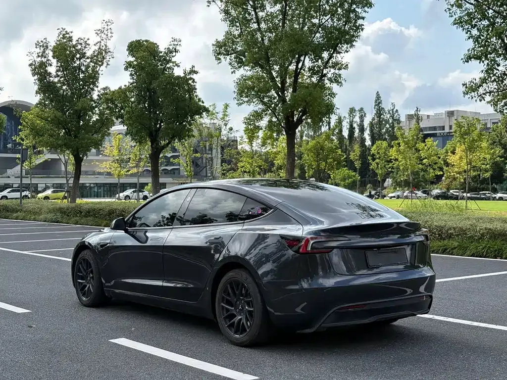 Tesla Model 3 — фото 9
