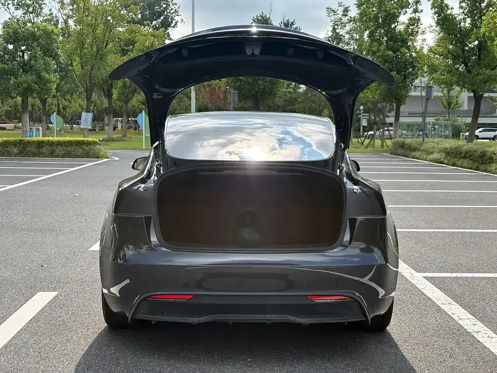 Tesla Model 3 — фото 7