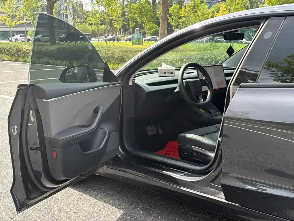 Tesla Model 3 — фото 10