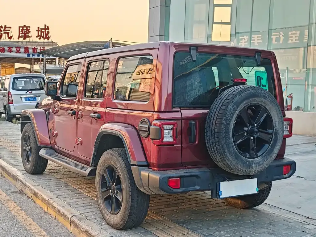 Jeep Wrangler — фото 9