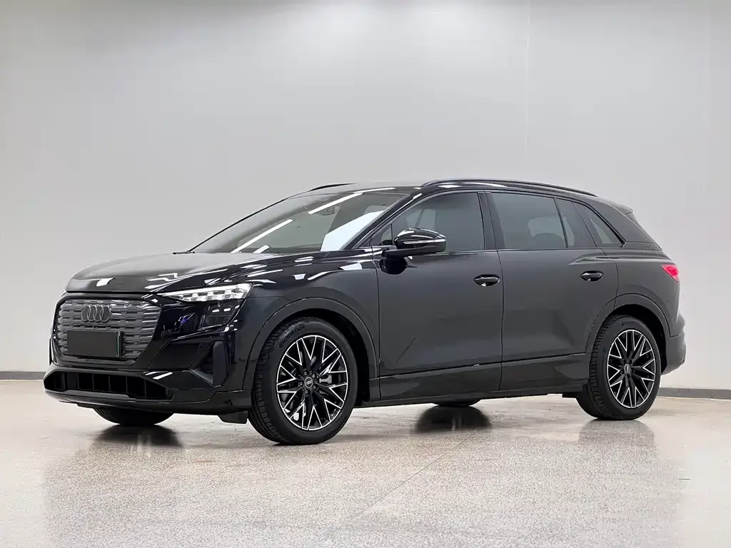 Audi Q5 e-tron — фото 1