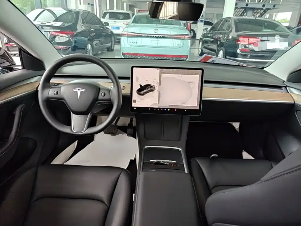 Tesla Model 3 — фото 4