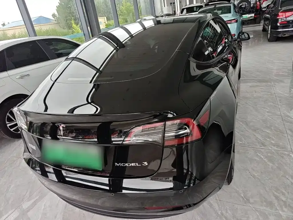 Tesla Model 3 — фото 10
