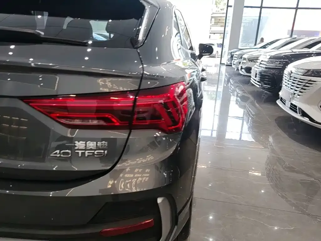 Audi Q3 Sportback — фото 10