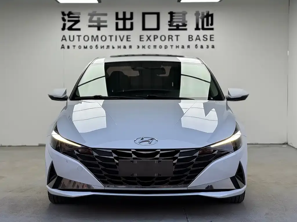 Hyundai Elantra — фото 5