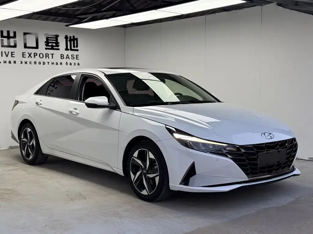 Hyundai Elantra — фото 7
