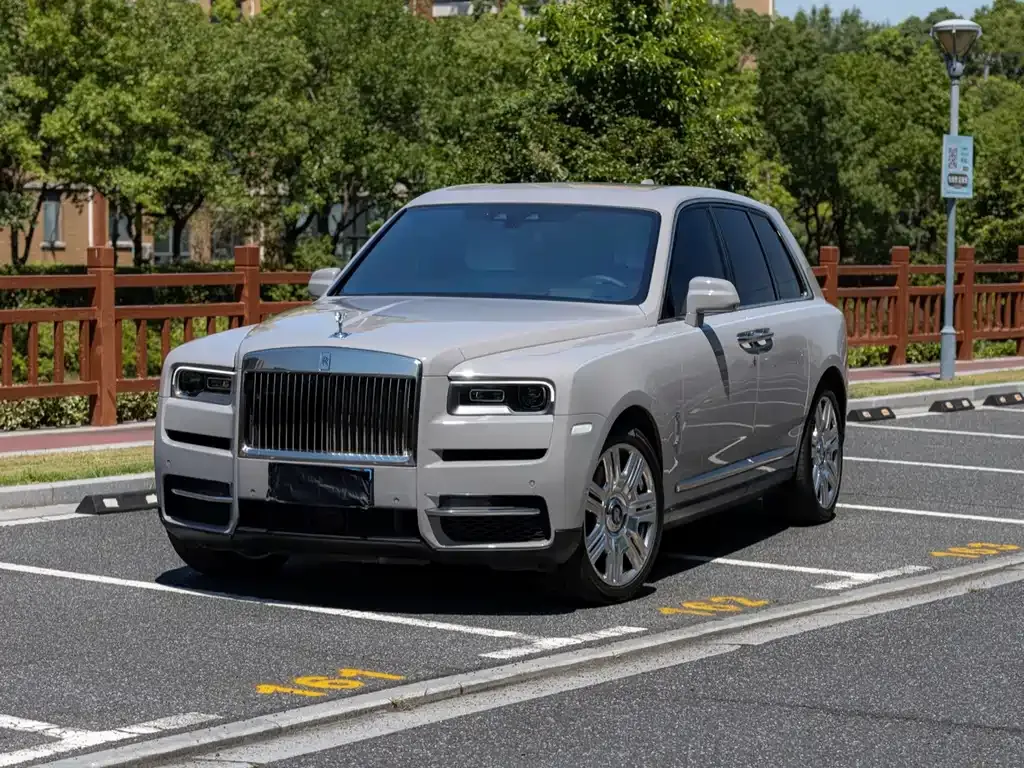 Rolls-Royce Cullinan — фото 1
