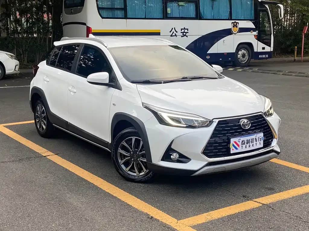 Toyota Yaris L — фото 8
