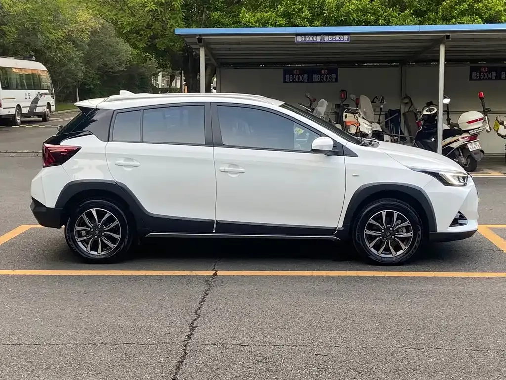 Toyota Yaris L — фото 9