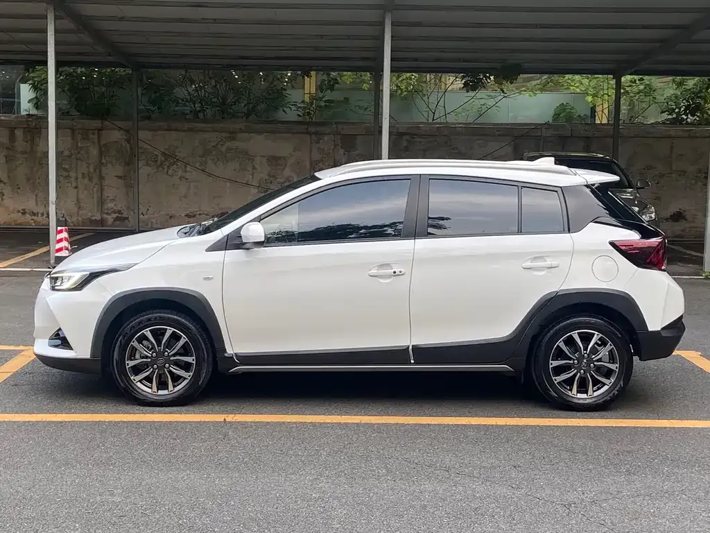 Toyota Yaris L — фото 7