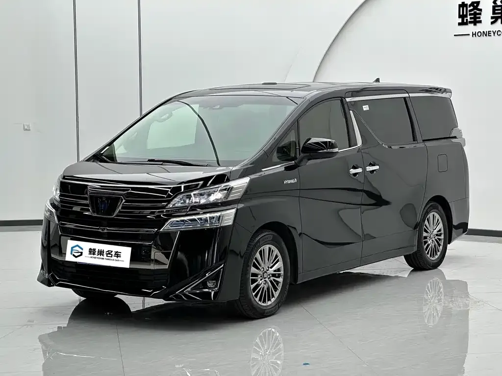 Toyota Vellfire — фото 1