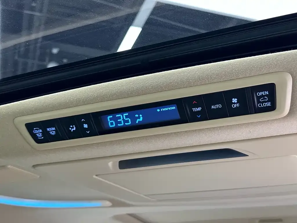 Toyota Vellfire — фото 9