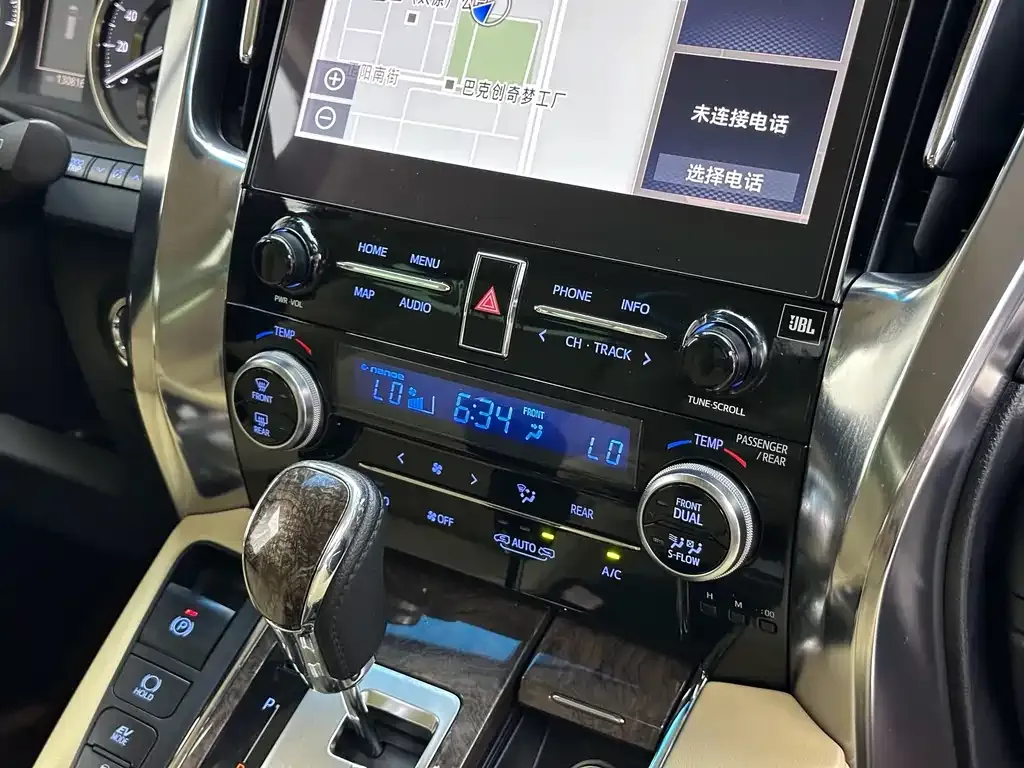 Toyota Vellfire — фото 10