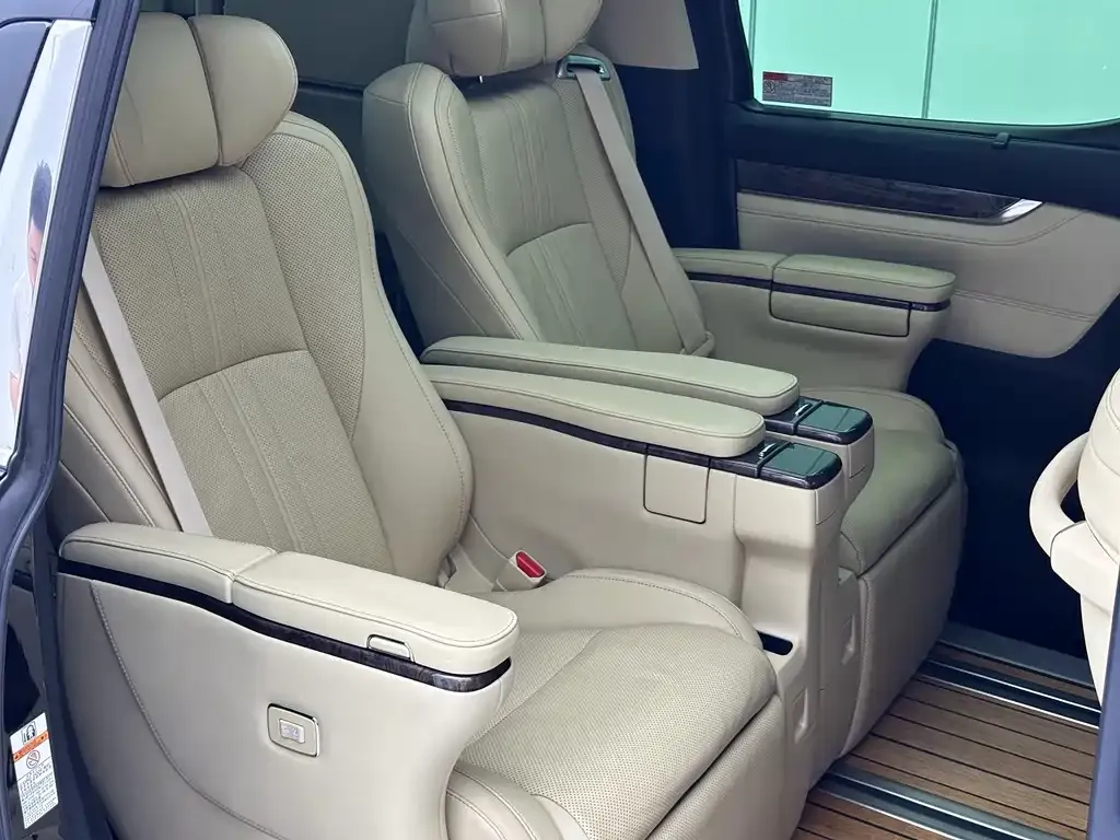 Toyota Vellfire — фото 5
