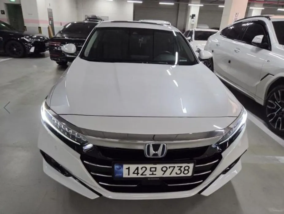 Honda Accord 2.0 Hybrid Touring 1