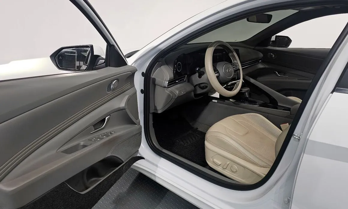 Hyundai AVANTE — фото 8