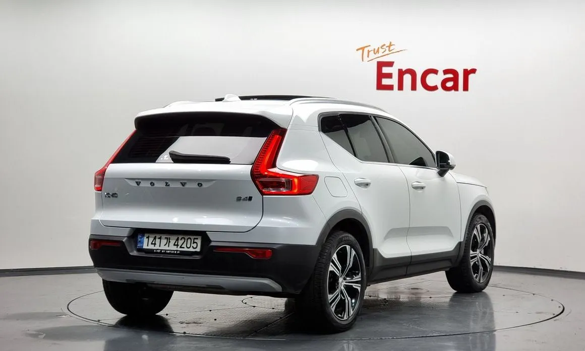 Volvo XC40 — фото 6