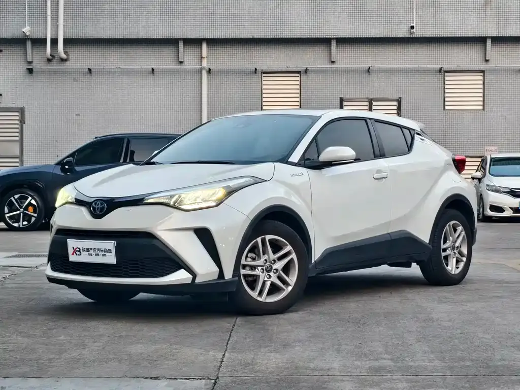 Toyota C-HR — фото 1