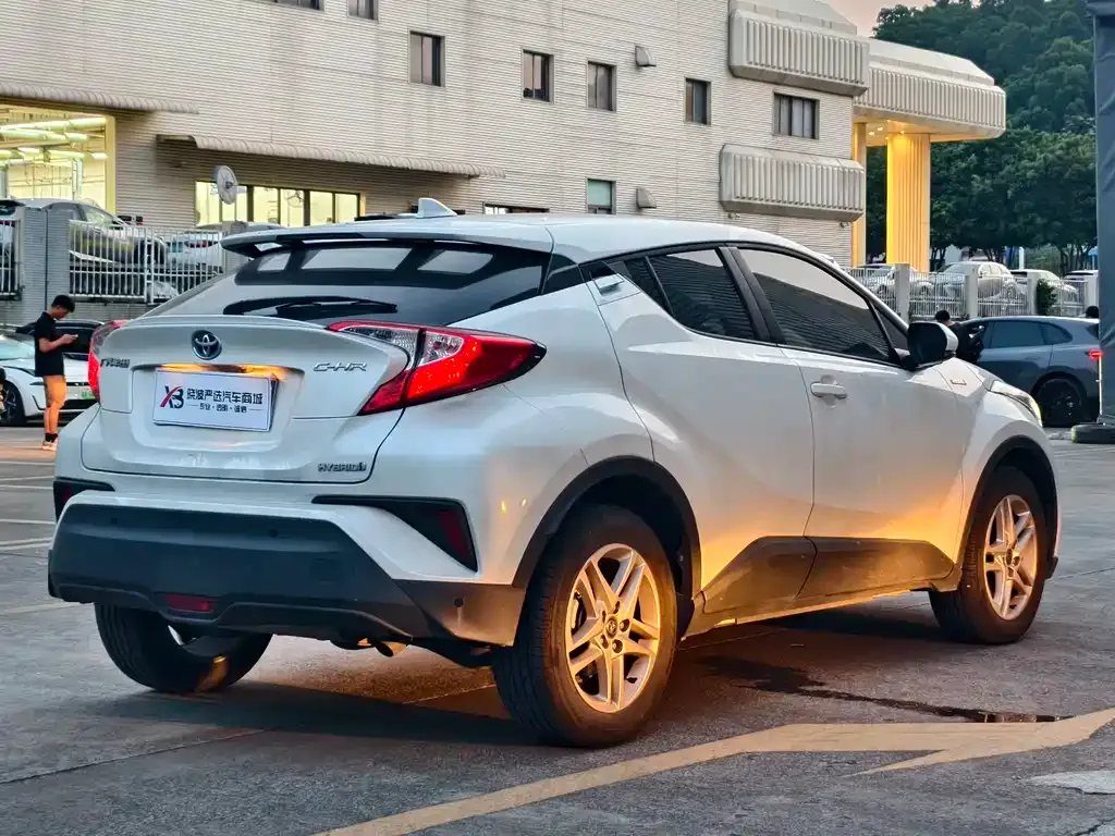 Toyota C-HR — фото 4