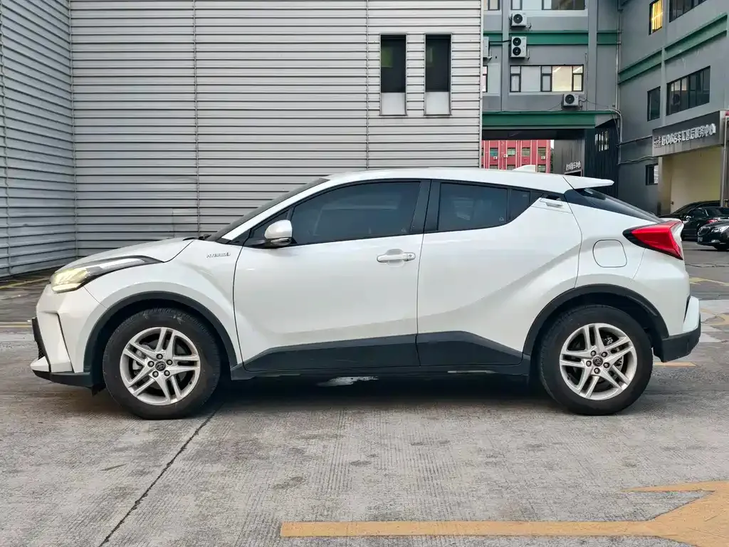 Toyota C-HR — фото 10