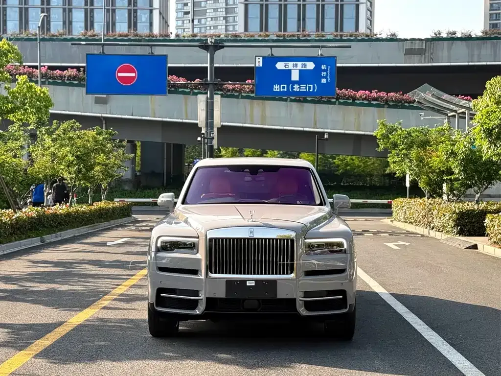 Rolls-Royce Cullinan — фото 1