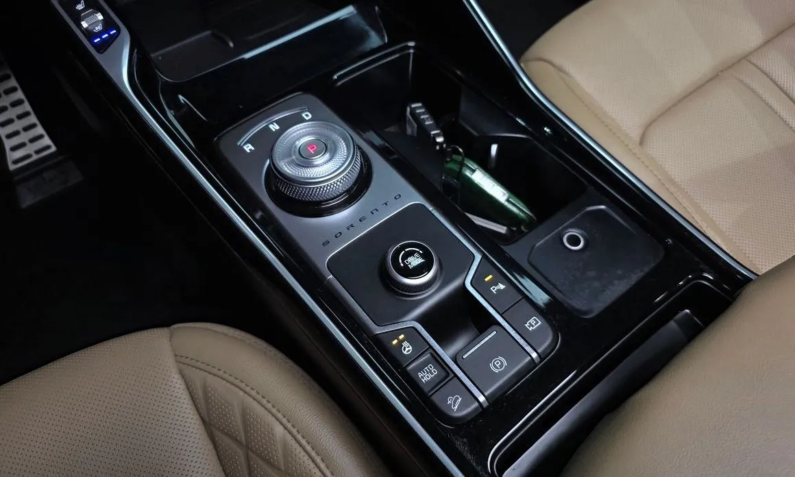 Kia Sorento — фото 7