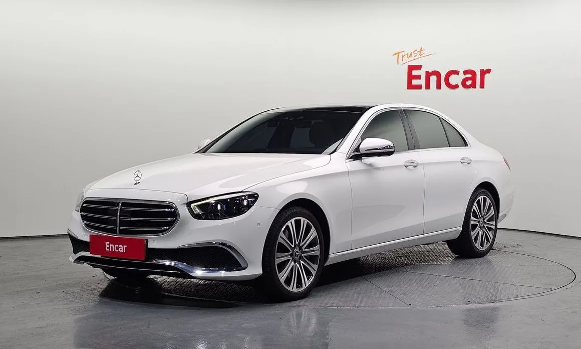 Mercedes-Benz E-Class — фото 1