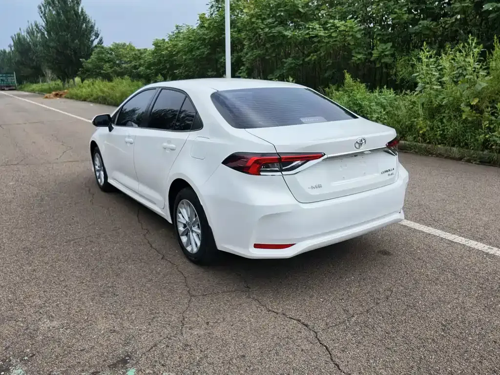 Toyota Corolla — фото 3