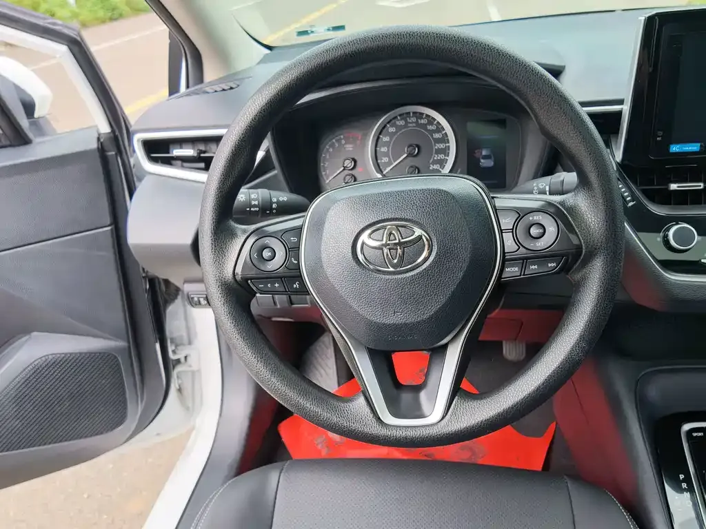 Toyota Corolla — фото 9