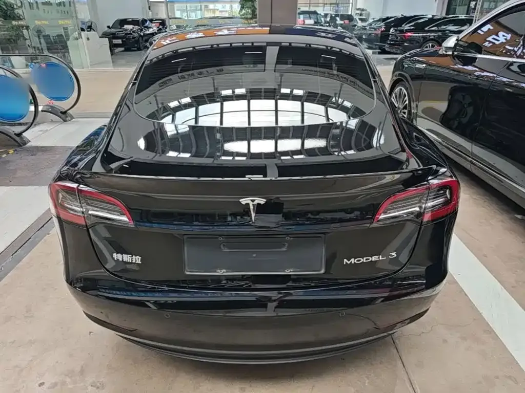 Tesla Model 3 — фото 9