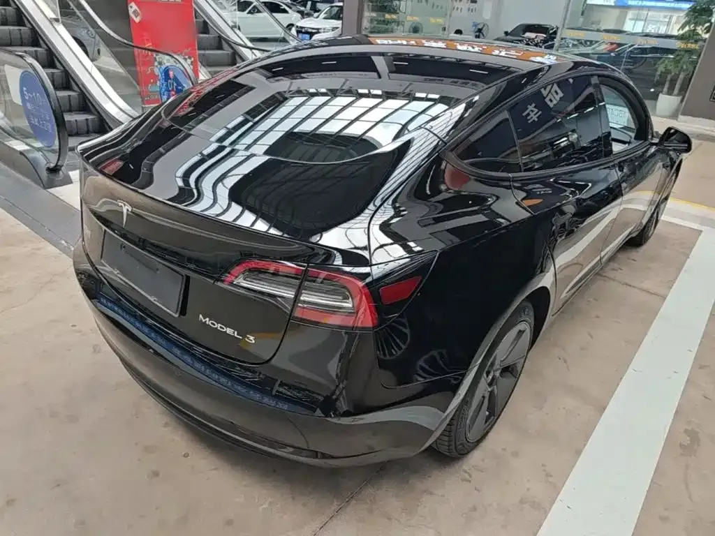 Tesla Model 3 — фото 10