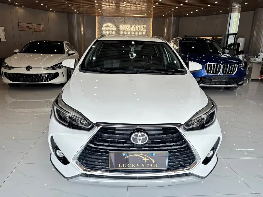 Toyota Yaris L — фото 10