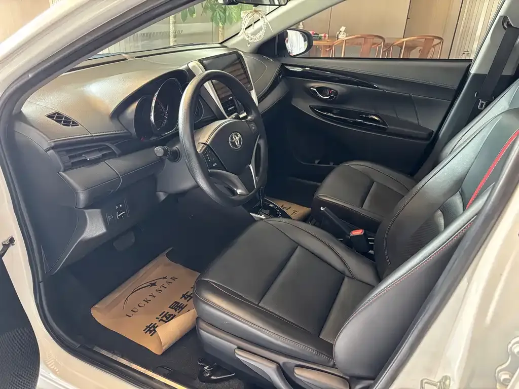 Toyota Yaris L — фото 9