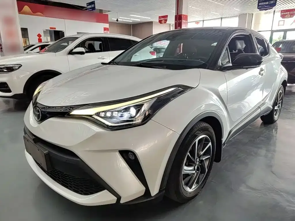 Toyota C-HR — фото 1