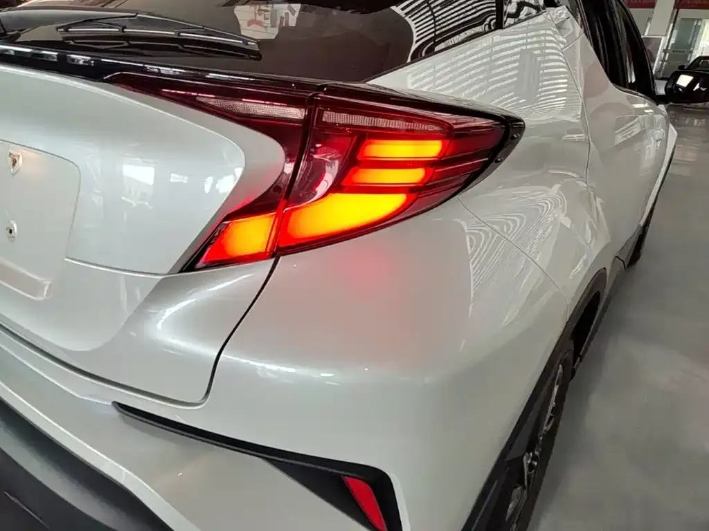 Toyota C-HR — фото 3
