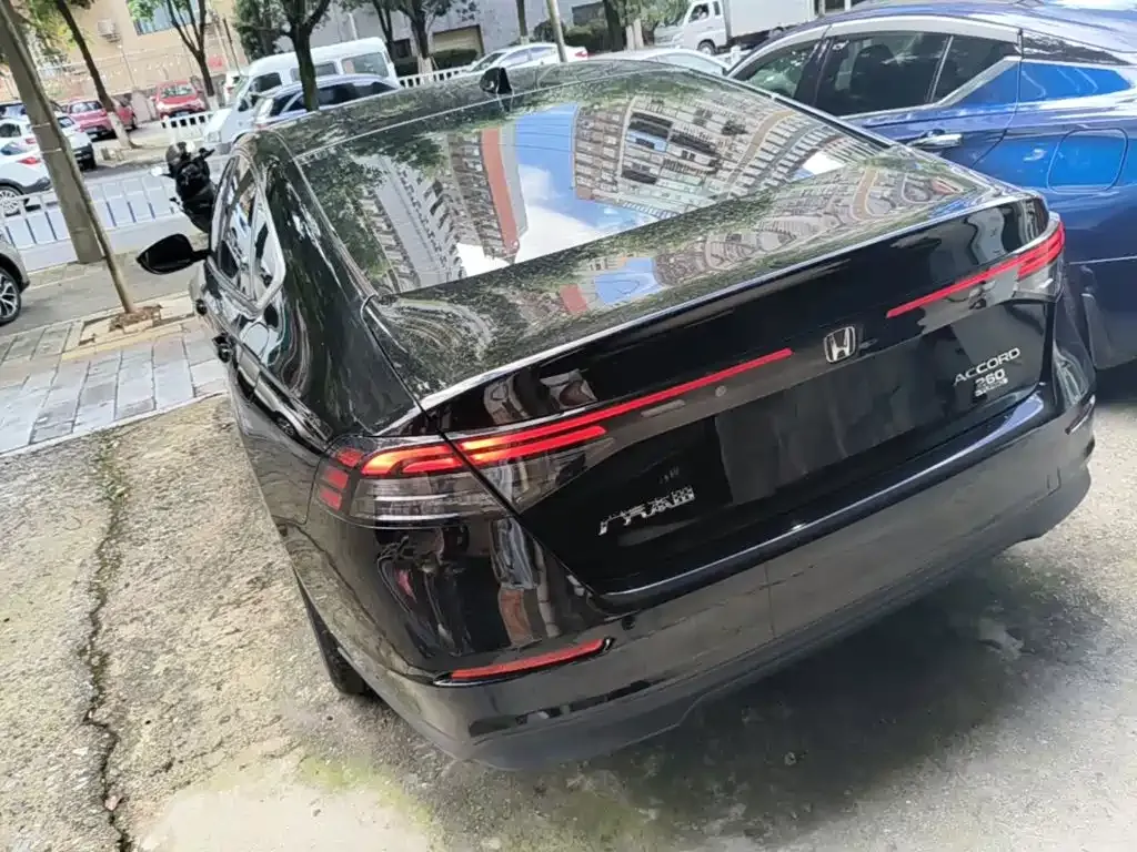 Honda Accord — фото 10